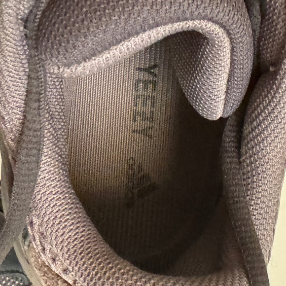 Yeezy Boost 700 Mauve Adidas EE9614 Men's Shoes Multicolor size Men’s 9 - Picture 6 of 8